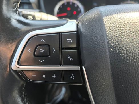 Used 2022 Toyota Highlander LE FWD image 21