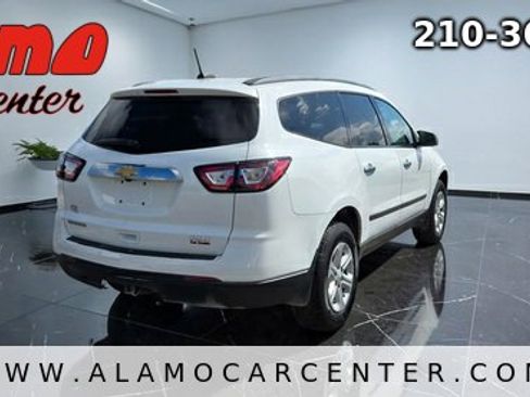 Used 2017 Chevrolet Traverse LS FWD image 4