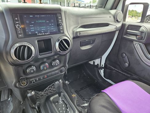 Used 2018 Jeep Wrangler Unlimited Sport AWD/4WD image 21
