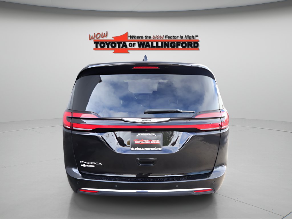 Used 2025 Chrysler Pacifica Select FWD image 11