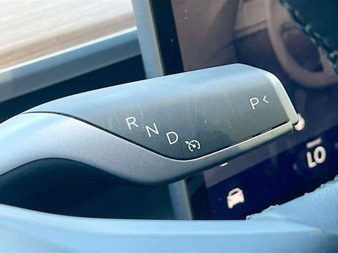 Used 2025 Tesla Model Y Long Range RWD image 17