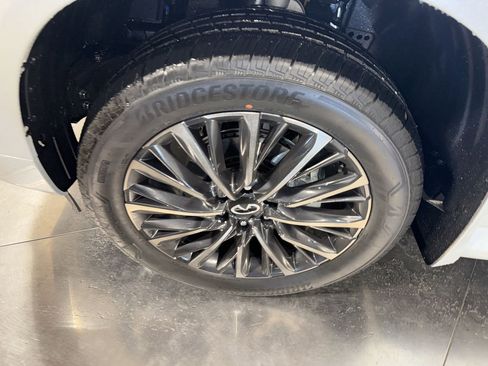 Used 2025 INFINITI QX80 Autograph w/ Premium Cargo Package image 2