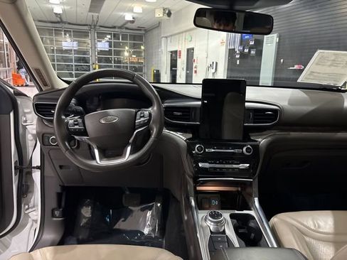 Used 2022 Ford Explorer Platinum w/ Equipment Group 601A image 25