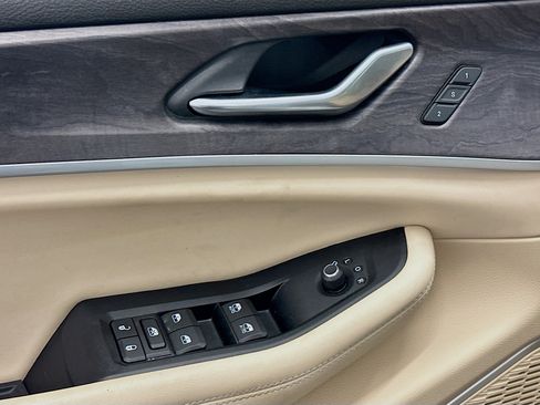 Used 2023 Jeep Grand Cherokee 4WD 4xe w/ Luxury Tech Group II image 15