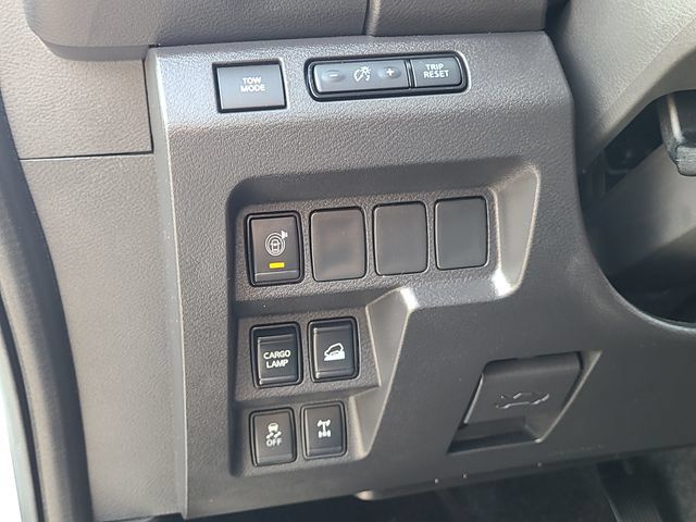 Used 2025 Nissan Frontier PRO-4X AWD/4WD image 14