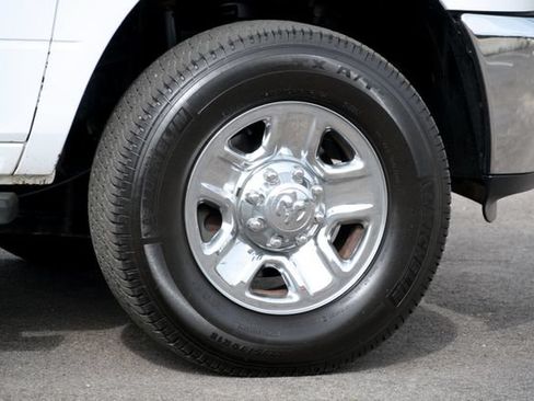 Used 2018 RAM 3500 Tradesman w/ Chrome Appearance Group AWD/4WD image 19