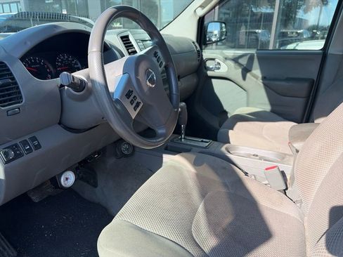 Used 2016 Nissan Frontier SV AWD/4WD image 5
