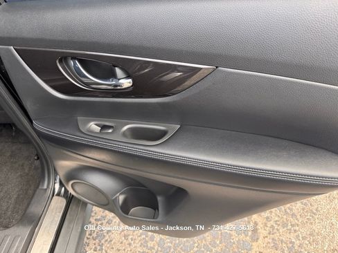 Used 2019 Nissan Rogue SV w/ Premium Package FWD image 13