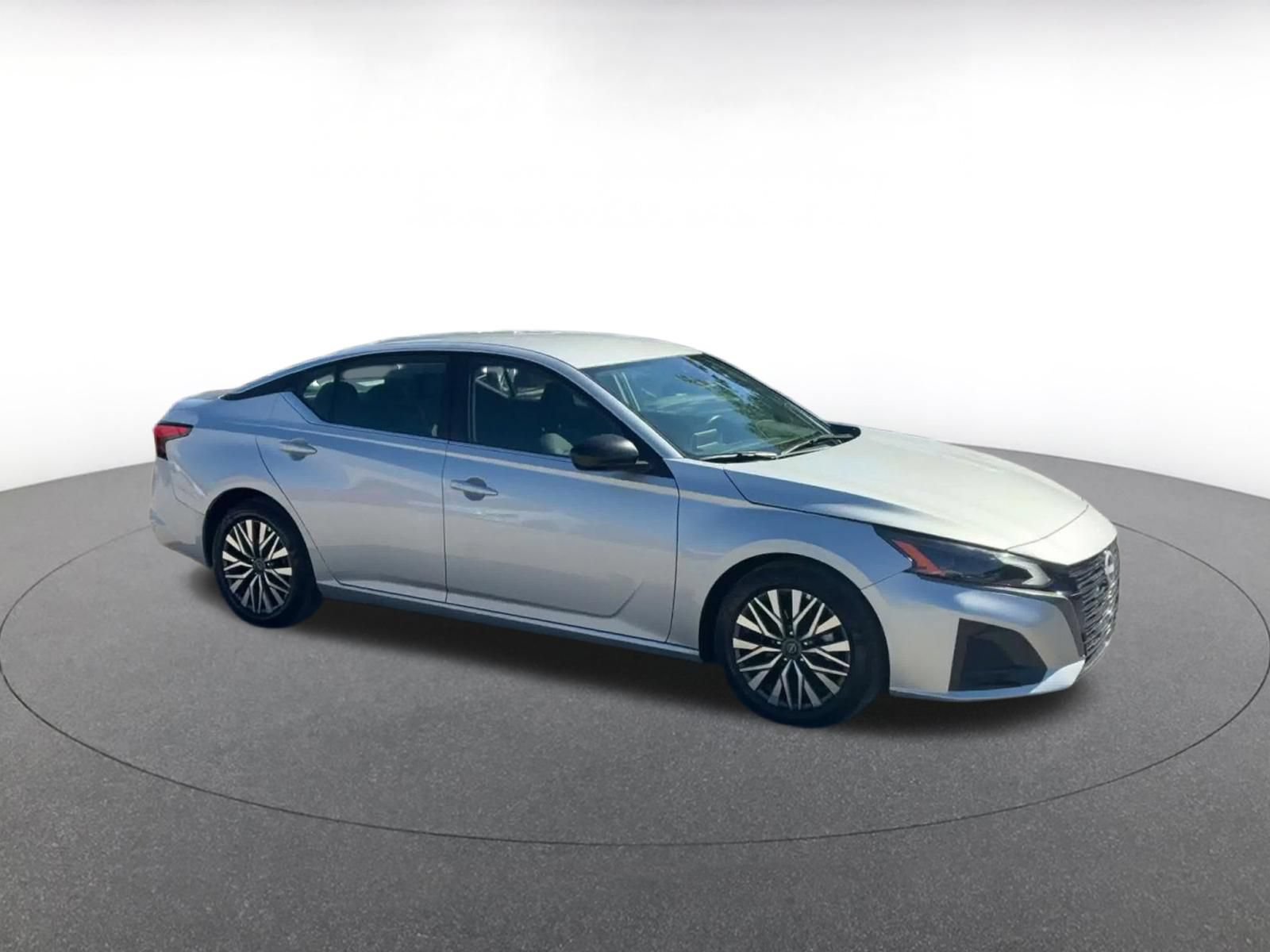 Used 2026 Nissan Altima 2.5 SV FWD image 2
