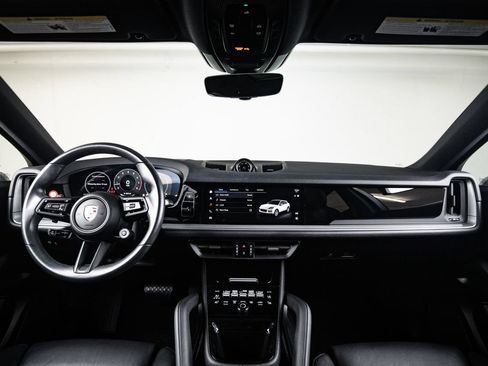 Certified 2024 Porsche Cayenne Coupe AWD/4WD image 25