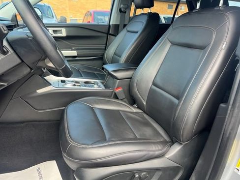 Certified 2023 Ford Explorer XLT w/ Equipment Group 202A AWD/4WD image 18