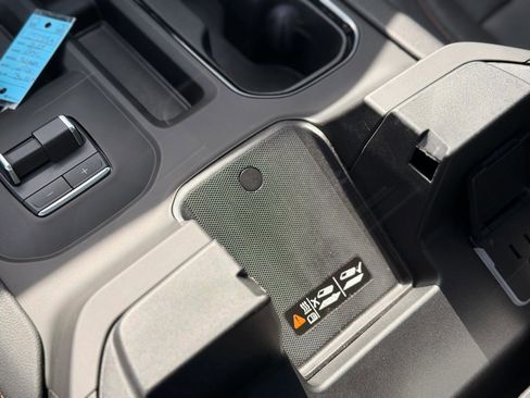 Used 2025 GMC Sierra 2500 AT4 w/ AT4 Premium Plus Package image 20