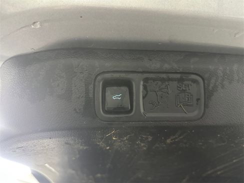 Used 2024 Ford Expedition Max XLT image 21