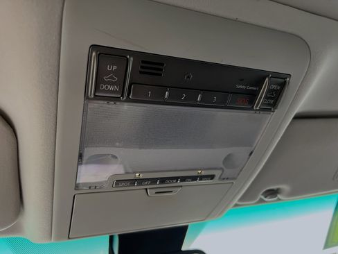 Used 2011 Lexus LS 460 w/ Comfort Pkg image 21