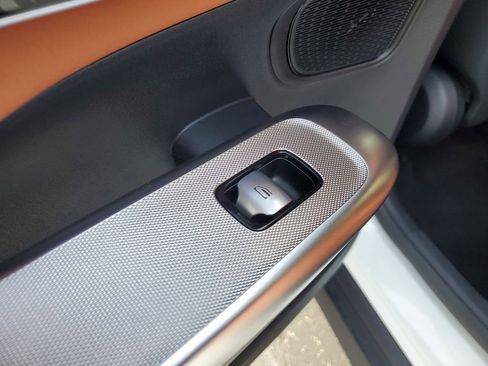 Used 2025 Mercedes-Benz GLC 300 image 18