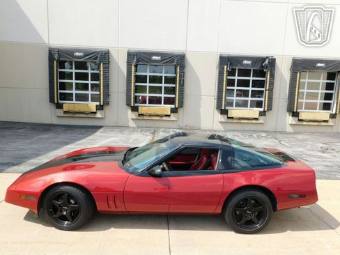 Used 1988 Chevrolet Corvette image 2