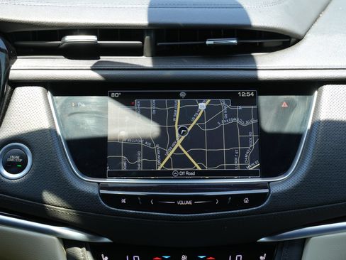 Used 2018 Cadillac XT5 Luxury w/ Driver Awareness Package FWD image 13