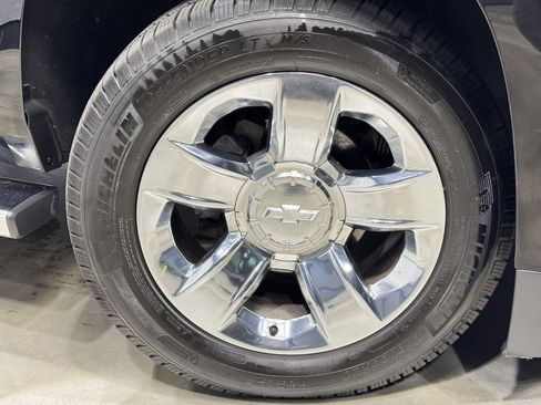 Used 2019 Chevrolet Suburban LT w/ LT Signature Package image 10