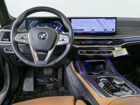 Used 2025 BMW X7 xDrive40i w/ Parking Assistance Package AWD/4WD image 19