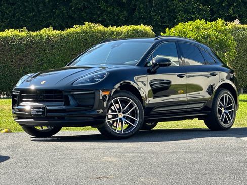Used 2026 Porsche Macan AWD/4WD image 1