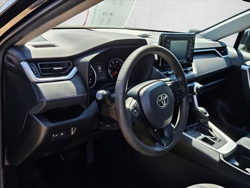 Used 2021 Toyota RAV4 LE image 10