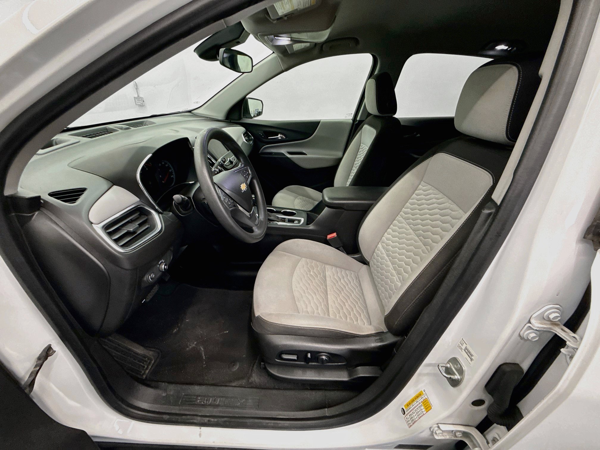 Used 2020 Chevrolet Equinox LS w/ LS Convenience Package FWD image 13
