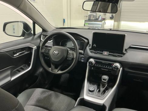 Used 2025 Toyota RAV4 XLE image 15
