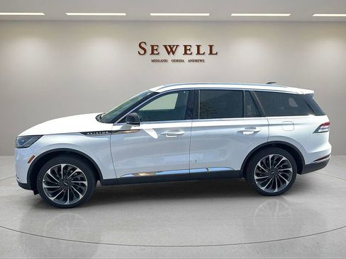 Used 2025 Lincoln Aviator Reserve w/ Equipment Group 201A image 2