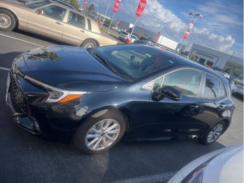 Used 2025 Toyota Corolla SE FWD image 3
