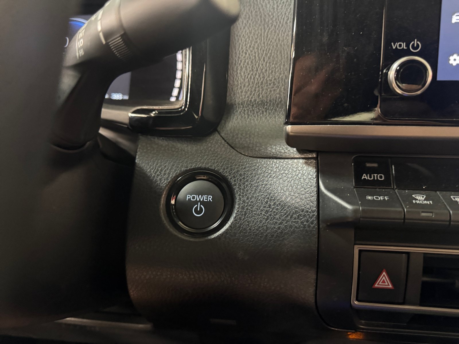 Certified 2026 Toyota Camry Hybrid w/ Convenience Package FWD image 28