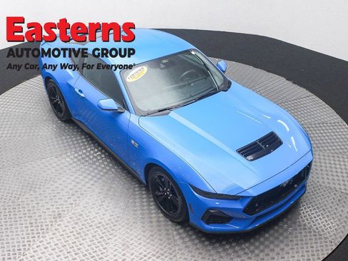 Used 2025 Ford Mustang GT RWD image 3