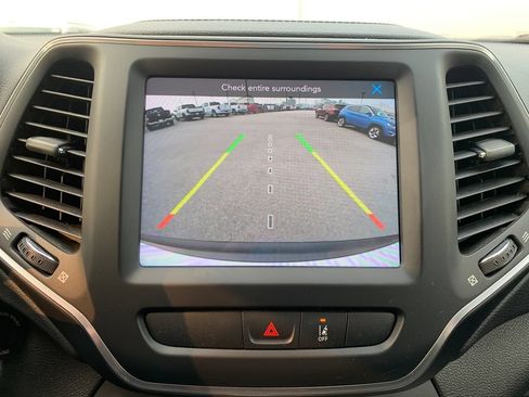 Used 2022 Jeep Cherokee Latitude AWD/4WD image 27