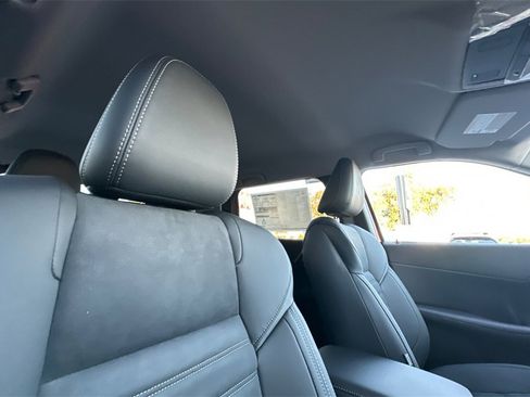 New 2025 Mitsubishi Outlander SE image 18