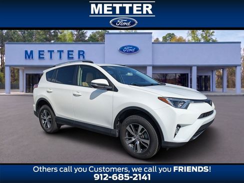 Used 2017 Toyota RAV4 XLE FWD image 1