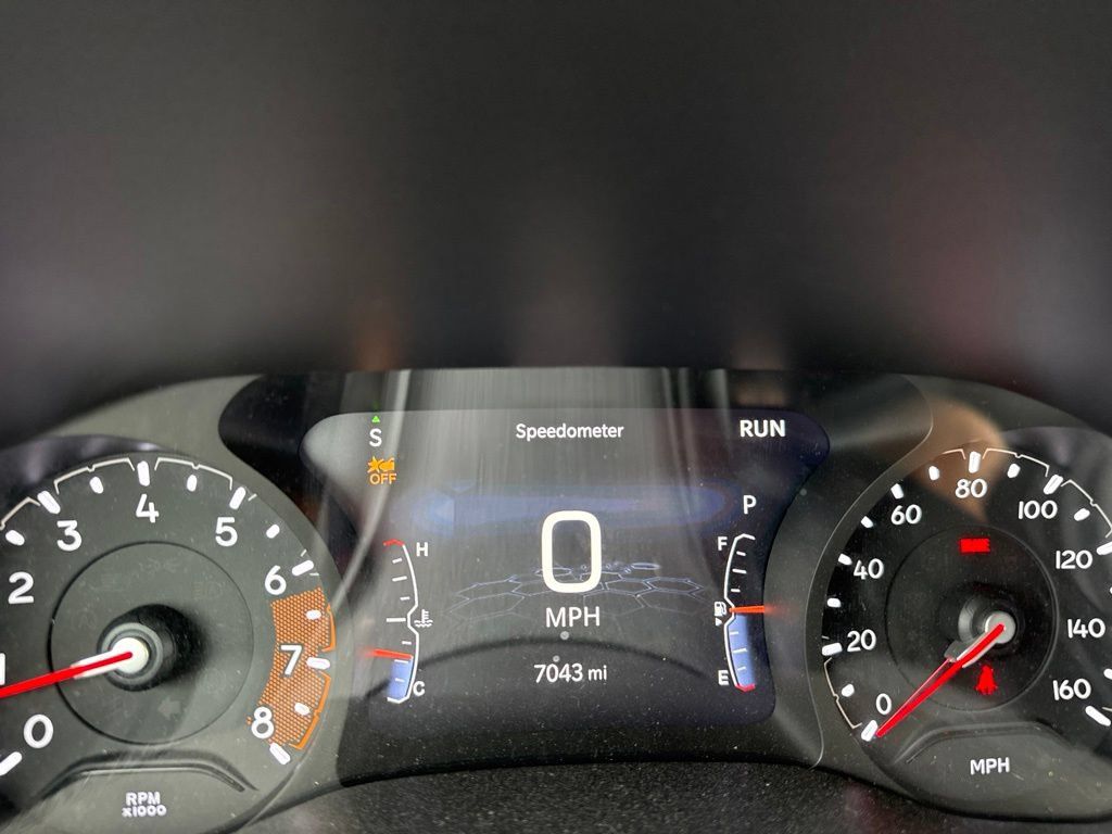 Used 2026 Jeep Compass Latitude AWD/4WD image 13