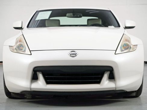 Used 2011 Nissan 370Z Touring image 6