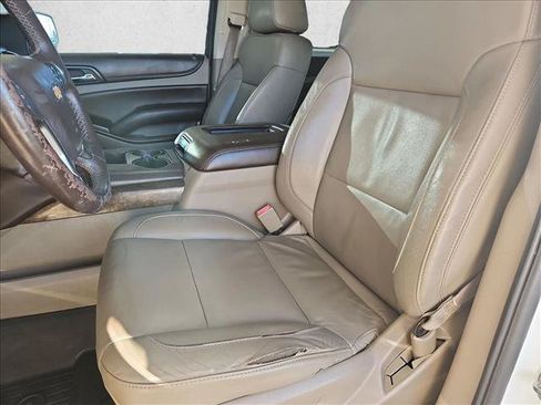 Used 2015 Chevrolet Suburban LT RWD image 17