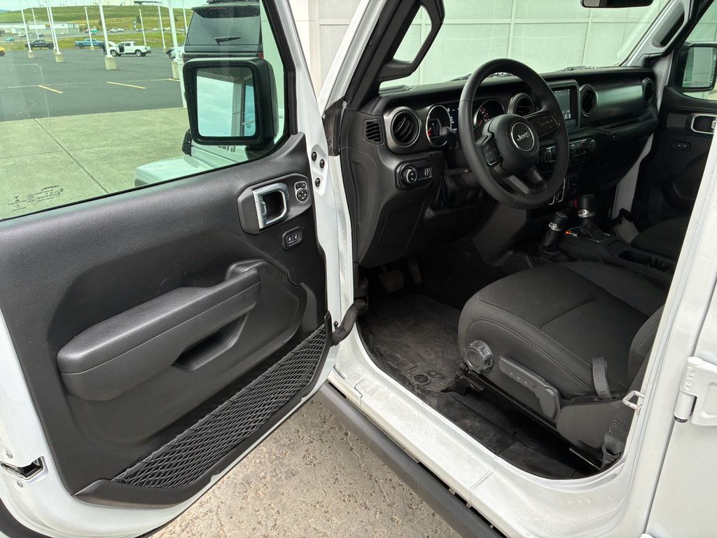 Used 2023 Jeep Gladiator Sport AWD/4WD image 11