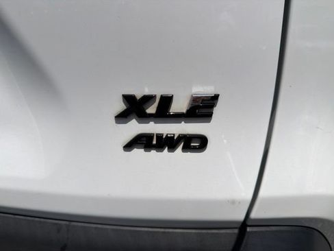 Used 2021 Toyota RAV4 XLE AWD/4WD image 10