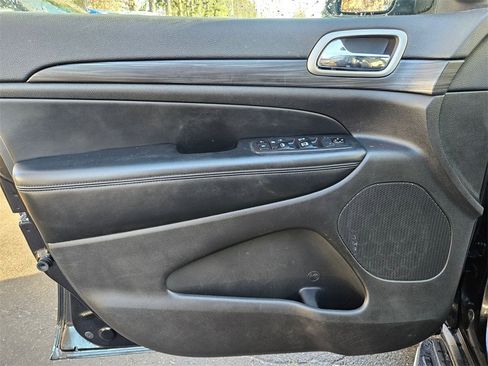 Certified 2020 Jeep Grand Cherokee Laredo w/ Security & Convenience Group image 11