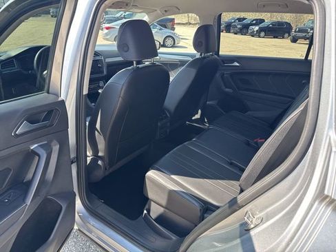 Used 2024 Volkswagen Tiguan SE image 18