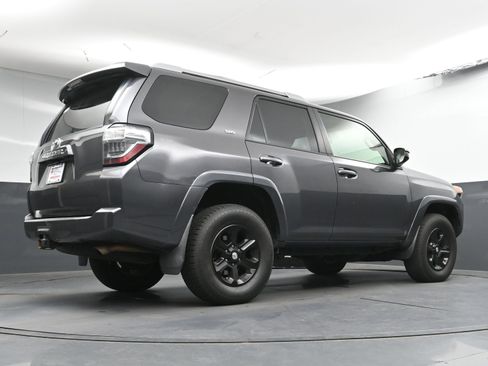 Used 2016 Toyota 4Runner SR5 image 10