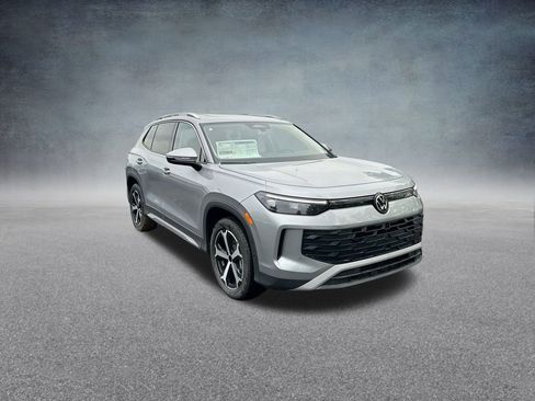 New 2025 Volkswagen Tiguan SE image 33