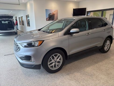 Used 2022 Ford Edge SEL w/ Convenience Package image 3