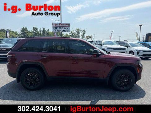 Certified 2025 Jeep Grand Cherokee Altitude AWD/4WD image 2