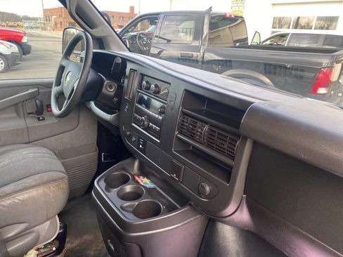 Used 2018 Chevrolet Express 2500 w/ Driver Convenience Package image 8