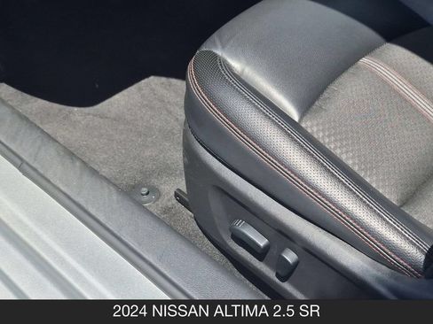 Used 2024 Nissan Altima 2.5 SR FWD image 15