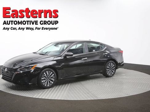 Used 2025 Nissan Altima 2.5 SV FWD image 57