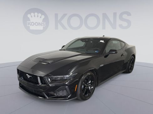 Used 2025 Ford Mustang GT RWD image 1