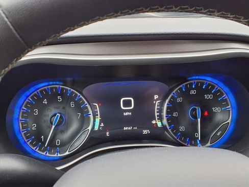 Used 2022 Chrysler Pacifica Touring-L image 20